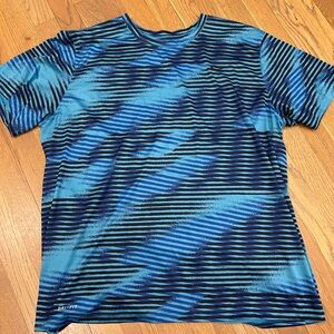 NIKE DRI-FIT BLUE PATTERNED TSHIRT